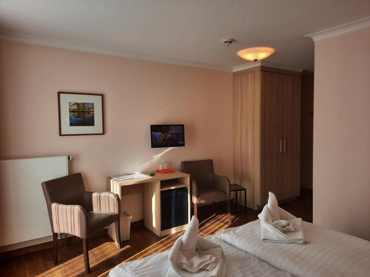 Hotel Karl'S Burg Kölpinsee Extérieur photo