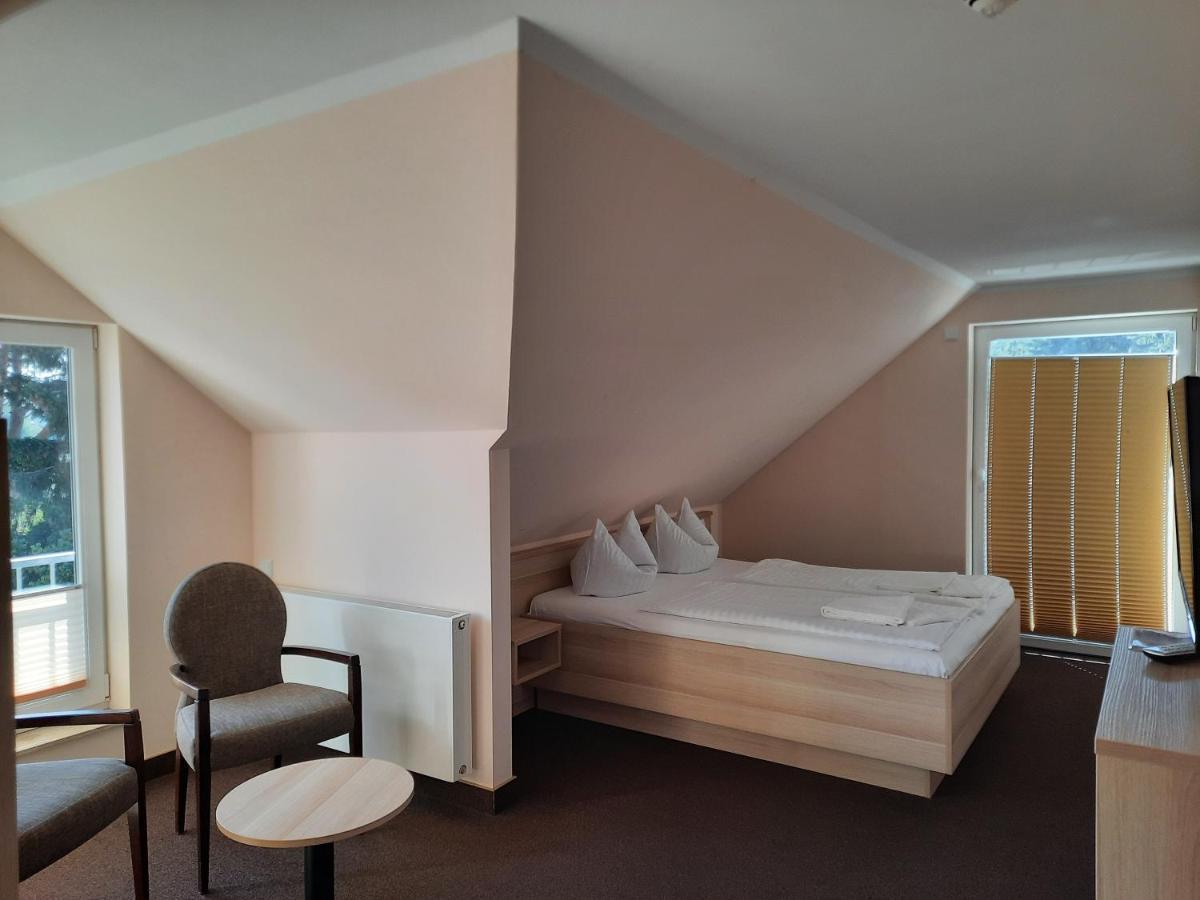 Hotel Karl'S Burg Kölpinsee Extérieur photo