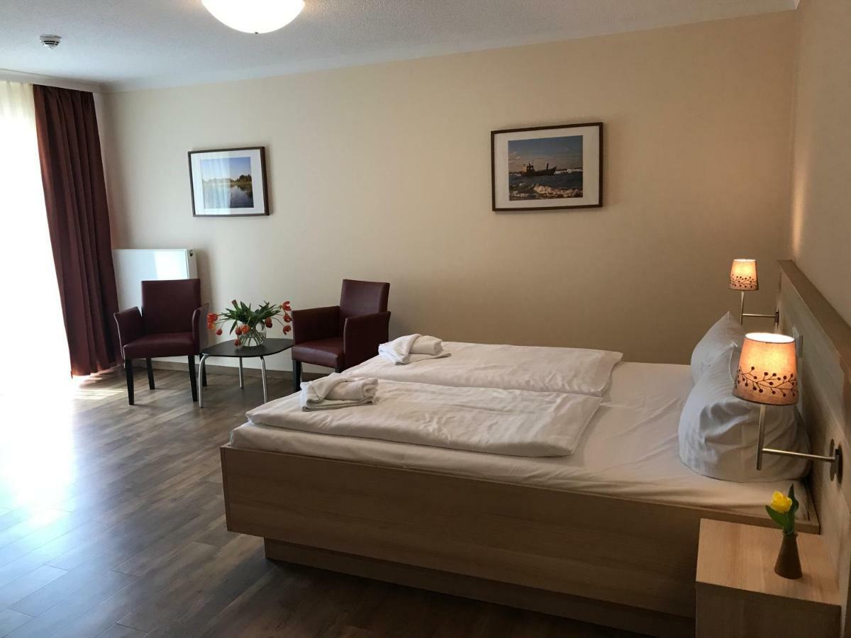 Hotel Karl'S Burg Kölpinsee Extérieur photo